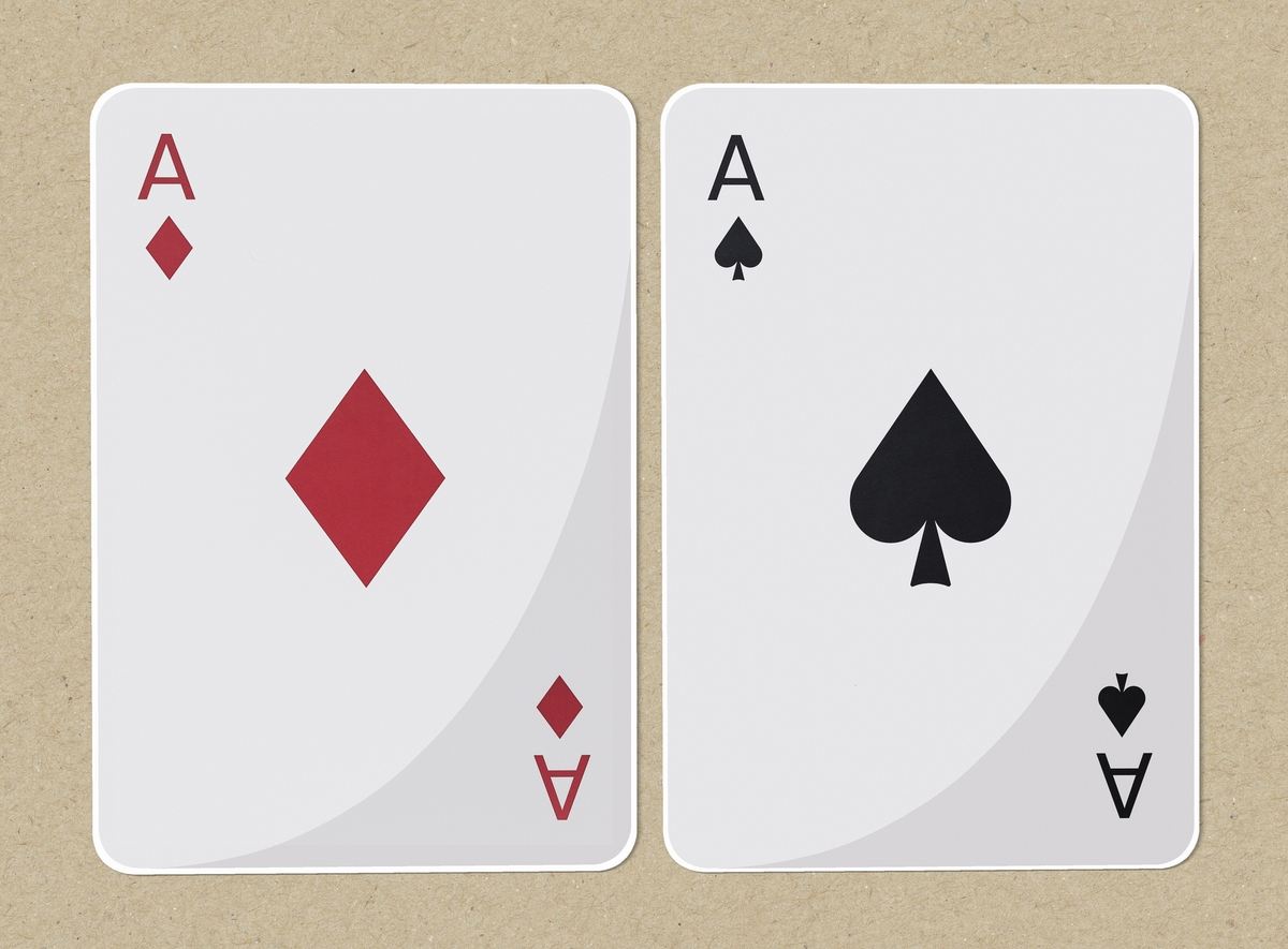 Three card poker featured image